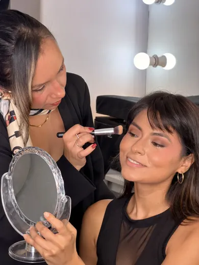 The Beauty School · práctica, backstage y eventos de la carrera