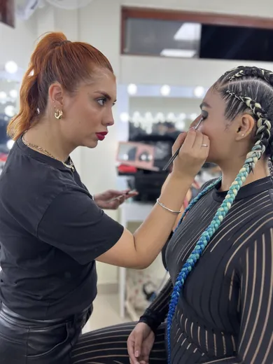 The Beauty School · práctica, backstage y eventos de la carrera