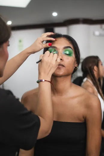 The Beauty School · práctica, backstage y eventos de la carrera