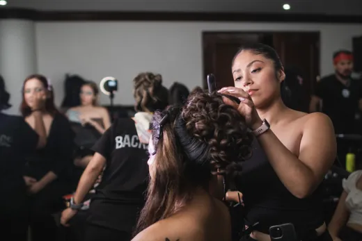 The Beauty School · práctica, backstage y eventos de la carrera